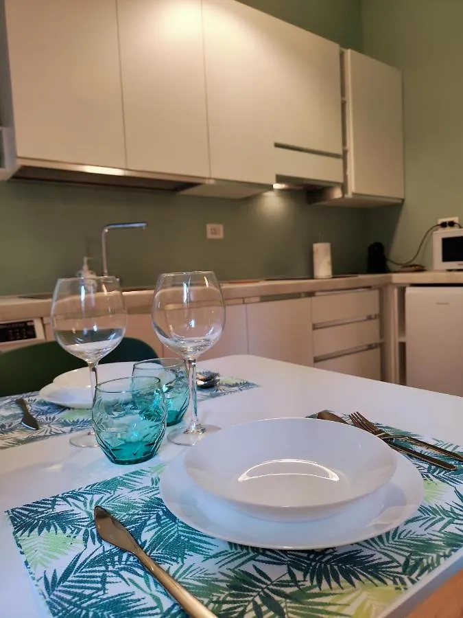 The Green Apt - Stylish And Confortable Large Studio Apartment Close To Metro Milan 0*,