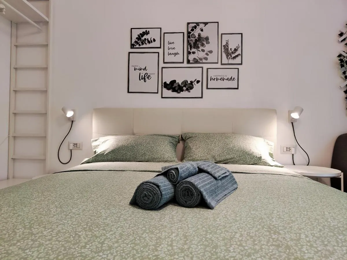 The Green Apt - Stylish And Confortable Large Studio Apartment Close To Metro 밀라노