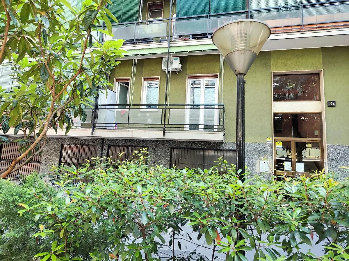 The Green Apt - Stylish And Confortable Large Studio Apartment Close To Metro Milan Italy